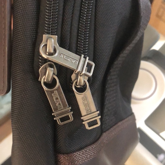 TUMI SLING BAG - Picture 5 of 6